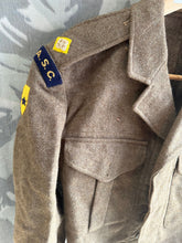 Lade das Bild in den Galerie-Viewer, Original British Army Battledress Jacket Royal Army Service Corps RASC - 36&quot; C
