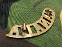 Load image into Gallery viewer, Genuine Canadian Army WW1 Brass Shoulder Title - CANADA - The Militaria Shop
