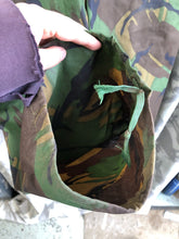 Lade das Bild in den Galerie-Viewer, Genuine British Army DPM Camouflage Waterproof Trousers - Leg 70cm Waist 80cm
