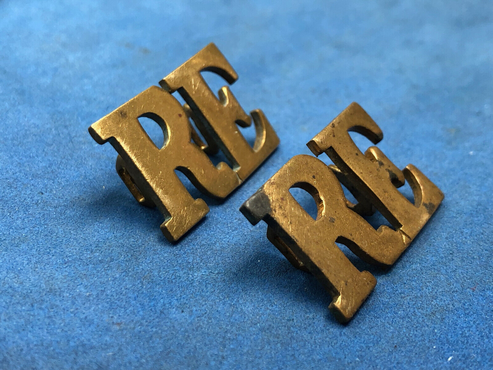 Original Pair of WW1/WW2 Brass British Army Shoulder Title - RE Royal Engineers - The Militaria Shop