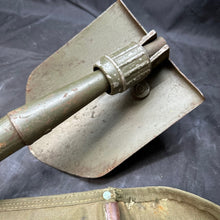 Charger l&#39;image dans la galerie, Original US Army WW2 M-1943 Entrenching Tool &amp; Cover Set - 1944 Dated
