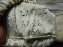 Load image into Gallery viewer, Original WW2 Pattern British Army White Camouflaged Gloves / Gunners Mittens
