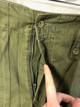 Charger l&#39;image dans la galerie, Genuine British Army OD Green Fatigue Combat Trousers - Size 76/84/100
