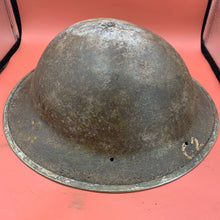 Lade das Bild in den Galerie-Viewer, Originaler Militärhelm Mk2 Brodie der britischen Armee aus dem 2. Weltkrieg für Soldaten – Hergestellt in Südafrika 
