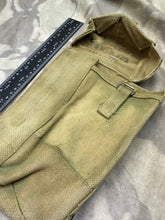 Charger l&#39;image dans la galerie, Original WW2 British Army 37 Pattern Bren Pouch Tan Khaki - 1944 Dated
