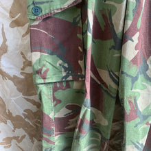 Lade das Bild in den Galerie-Viewer, Britische Armee DPM Camouflage Hose für gemäßigte Temperaturen - 72/84/100 - Vintage Kleidung
