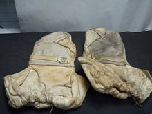 Load image into Gallery viewer, Original WW2 Pattern British Army White Camouflaged Gloves / Gunners Mittens
