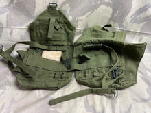 Charger l&#39;image dans la galerie, Original Pair of British Army 58 Pattern Webbing Pouches
