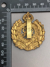 Charger l&#39;image dans la galerie, Original WW2 British Army Royal Engineers Brass Cap Badge
