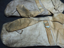 Load image into Gallery viewer, Original WW2 Pattern British Army White Camouflaged Gloves / Gunners Mittens
