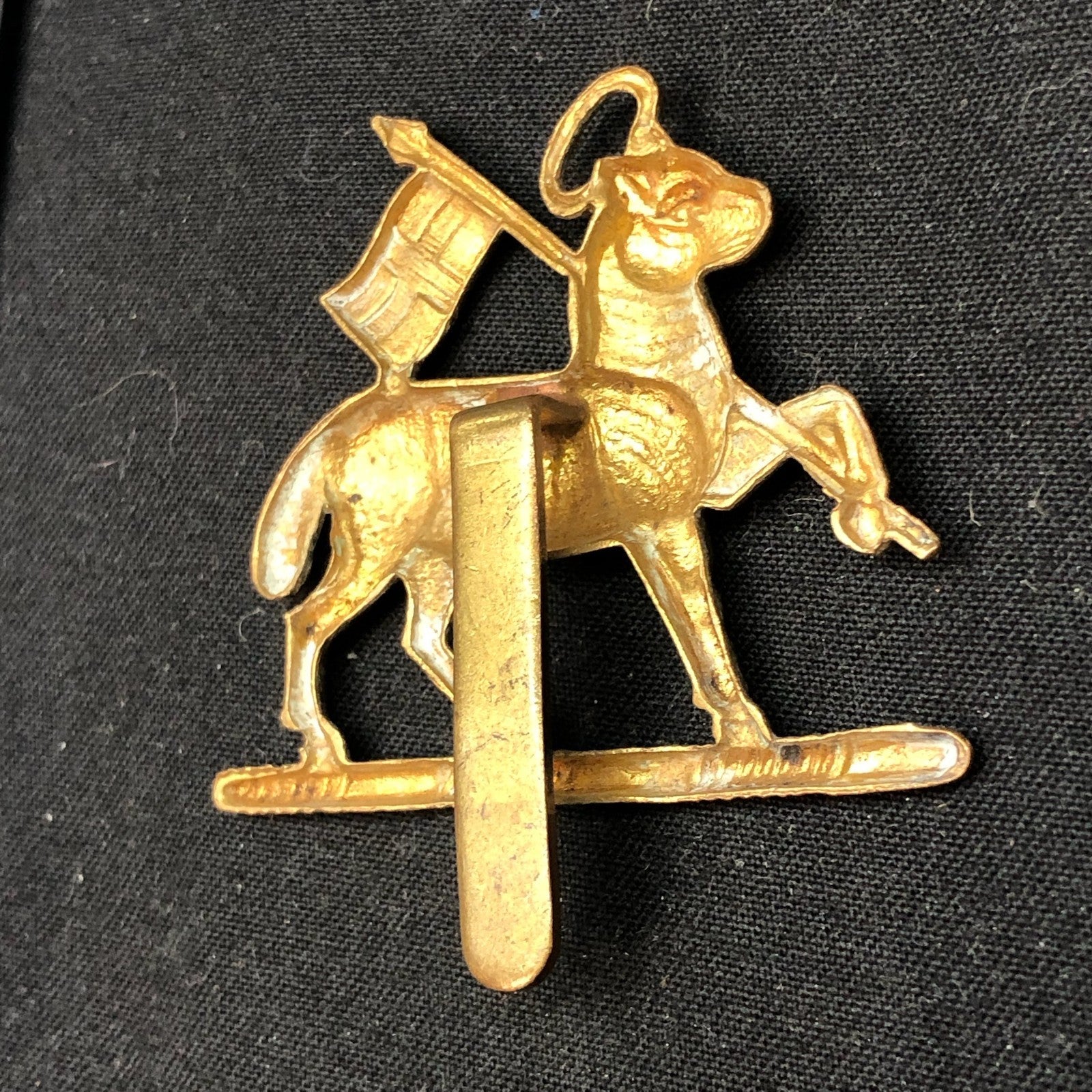 Genuine WW2 British Army Brass Cap Badge - Queen's Royal Regiment (West Surrey) - The Militaria Shop