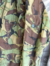 Lade das Bild in den Galerie-Viewer, Original British Army 1968 Pattern DPM Combat Smock Jacket - Size 1 - 38&quot; Chest
