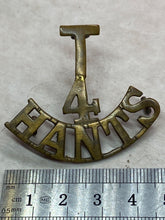 Load image into Gallery viewer, Original WW1 British Army 4th Hants Territorial Battalion Shoulder Title
