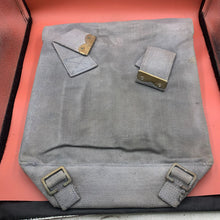 Lade das Bild in den Galerie-Viewer, British Army 37 Pattern Original RAF Small Pack &amp; Shoulder Strap Set
