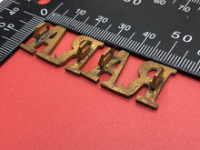 Load image into Gallery viewer, Original WW1 / WW2 British Army Brass Shoulder Titles Pair - Royal Artillery RA
