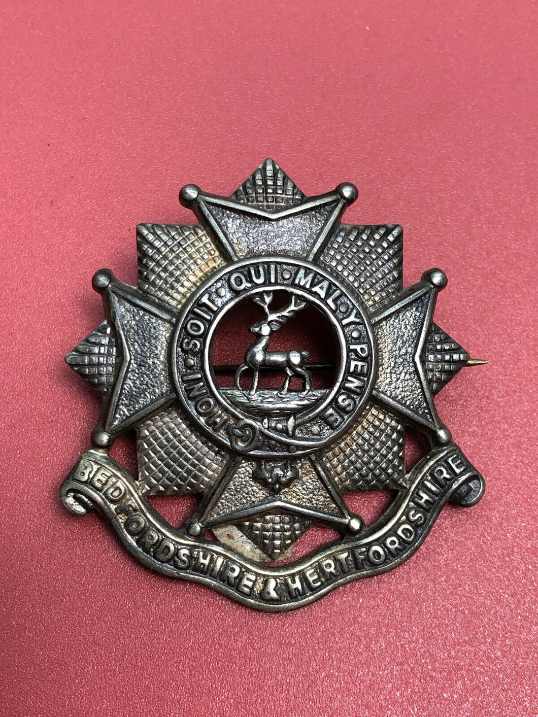 WW2 British Army Cap Badge Brooch - Bedfordshire & Hertfordshire Regiment