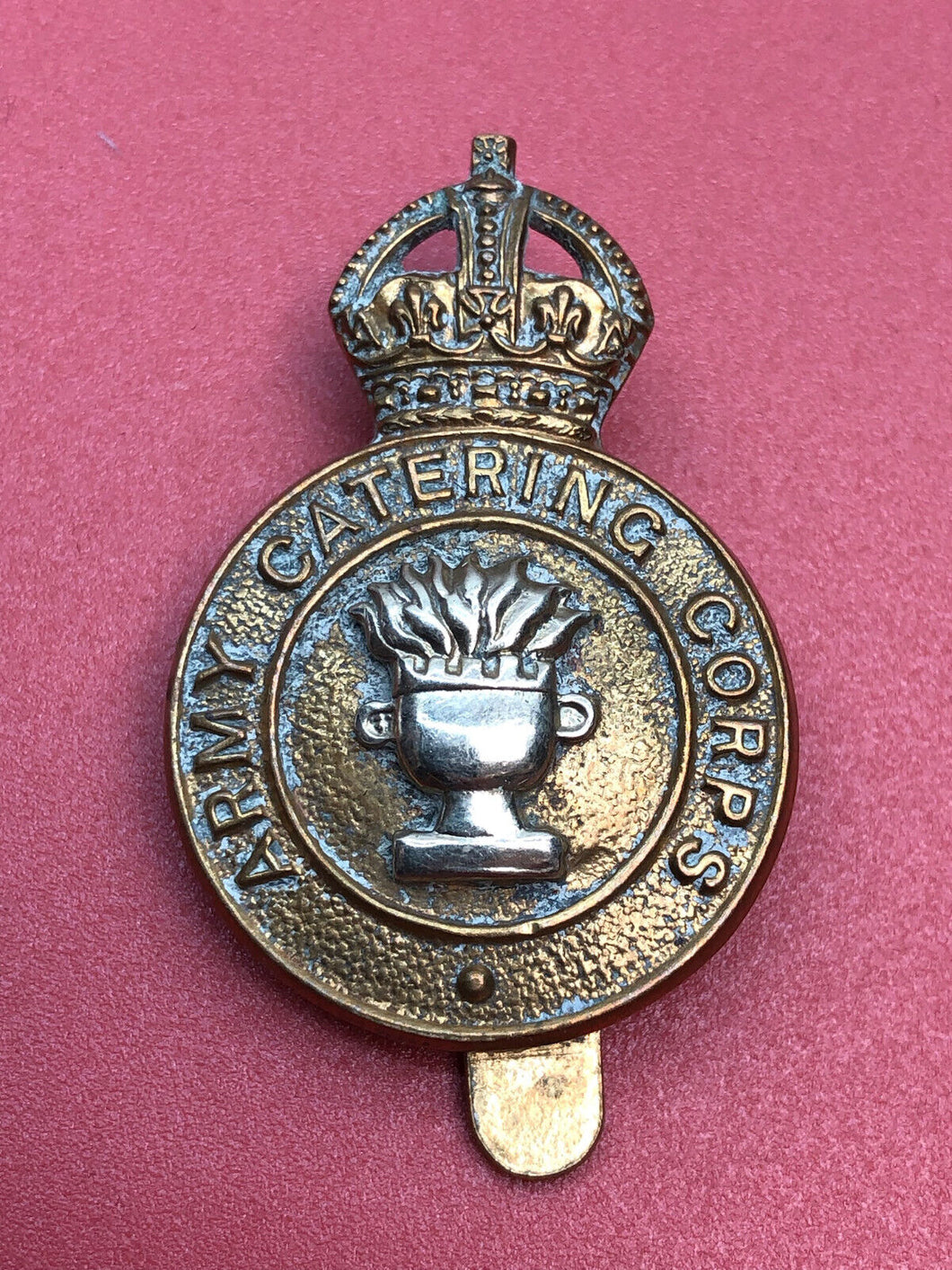 Original WW2 British Army Catering Corps Kings Crown Cap Badge