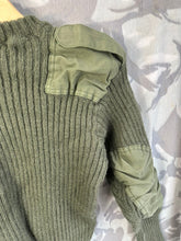 Charger l&#39;image dans la galerie, Genuine British Army Man&#39;s Heavy Jersey Olive Drab Pull Over - Size 36&quot; Chest
