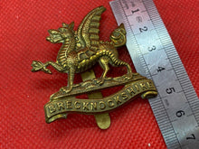 Load image into Gallery viewer, Original WW1 / WW2 British Army Brenockshire Regiment Cap Badge
