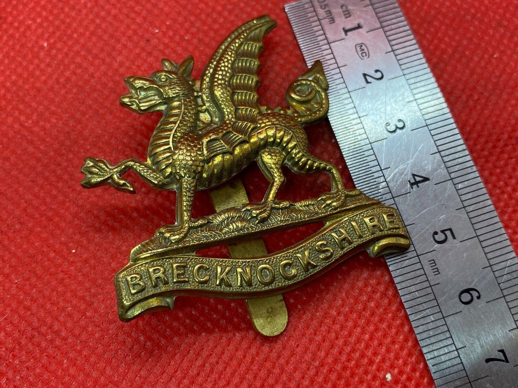 Original WW1 / WW2 British Army Brenockshire Regiment Cap Badge