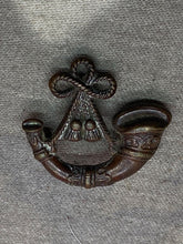 Load image into Gallery viewer, Original British Army WW1 / WW2 Officer&#39;s Bronze Collar Badge
