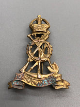 Load image into Gallery viewer, Original WW2 British Army Labour Corps Cap Badge
