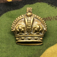 Load image into Gallery viewer, Original WW1/WW2 British Army Majors Rank Pip Crown - The Militaria Shop
