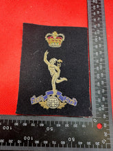 Charger l&#39;image dans la galerie, British Army Bullion Embroidered Blazer Badge - Royal Signals - Queen&#39;s Crown
