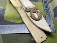 Charger l&#39;image dans la galerie, Original British Army Buff White Leather Belt - Somerset LI TA Marked- 36&quot; Waist - The Militaria Shop
