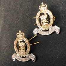 Lade das Bild in den Galerie-Viewer, Original British Collar Badge Pair - Adjutant Generals Corps - The Militaria Shop
