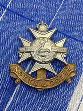 Charger l&#39;image dans la galerie, Original WW1 / WW2 British Army Notts &amp; Derby Regiment Cap Badge
