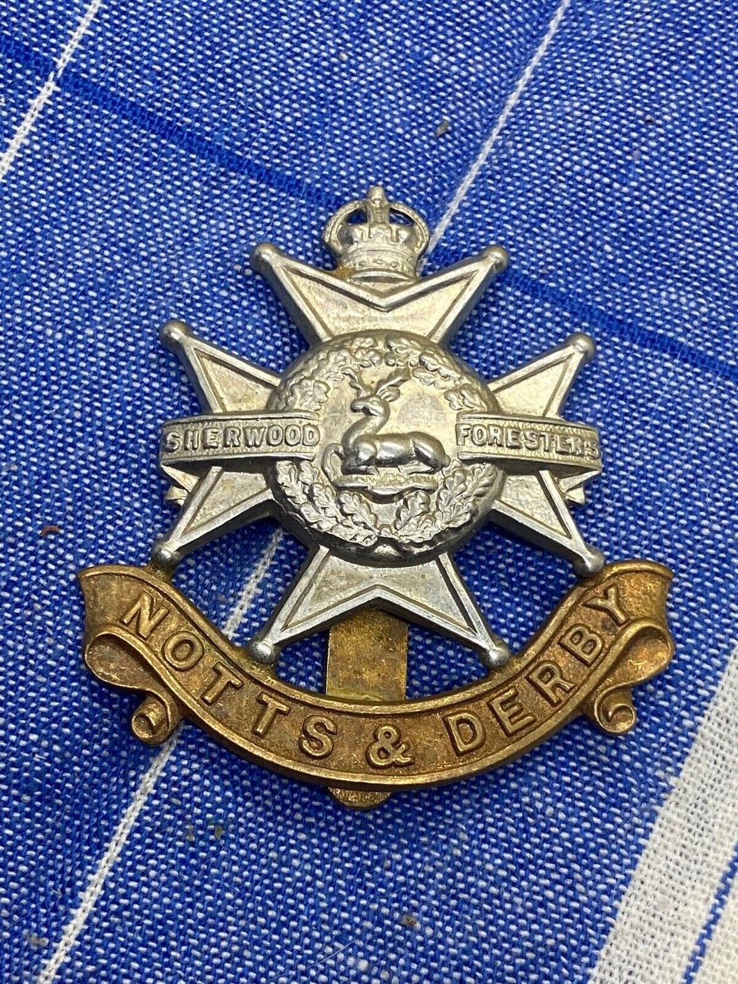 Original WW1 / WW2 British Army Notts & Derby Regiment Cap Badge