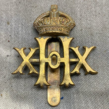 Charger l&#39;image dans la galerie, Original WW1 British Army Cap Badge - 20th Hussars
