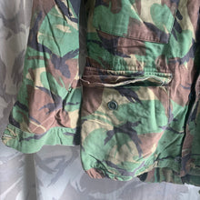 Lade das Bild in den Galerie-Viewer, Originale Kampfjacke im Camouflage-Muster DPM 1968 der britischen Armee – Größe 36&quot; 
