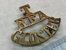 Load image into Gallery viewer, Original WW1 British Army Royal FA Gloster Territorial Shoulder Title
