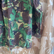 Lade das Bild in den Galerie-Viewer, Genuine British Army Smock Combat Jungle DPM Camouflage - Size 160/104
