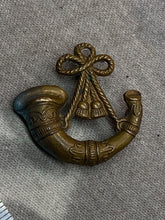 Load image into Gallery viewer, Original British Army WW1 / WW2 Light Infantry Collar Badge
