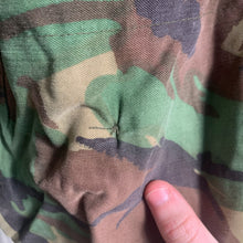 Lade das Bild in den Galerie-Viewer, Originale Kampfjacke im Camouflage-Muster DPM 1968 der britischen Armee – Größe 36&quot; 
