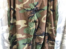 Charger l&#39;image dans la galerie, Genuine US Army Camouflaged Overgarment Protective - XLarge - 48&quot; Waist
