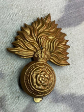 Load image into Gallery viewer, Original WW1 / WW2 British Army Royal Fusiliers City of London Cap Badge
