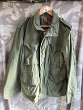 Lade das Bild in den Galerie-Viewer, Original US M1965 Field Jacket Combat Jacket Small Regular 37&quot; Chest
