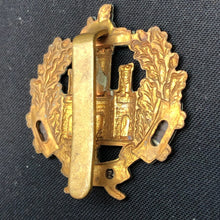 Lade das Bild in den Galerie-Viewer, Genuine WW2 British Army Brass Cap Badge - Essex Regiment - The Militaria Shop
