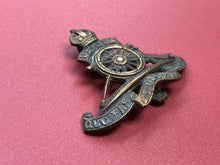 Charger l&#39;image dans la galerie, Original WW2 British Army Royal Artillery Beret / Cap Badge
