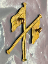 Charger l&#39;image dans la galerie, Original British Army WW1 / WW2 Signaller&#39;s Enamel Sleeve Badge
