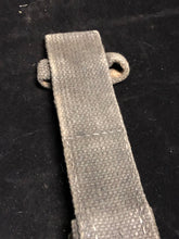 Charger l&#39;image dans la galerie, Original WW2 Pattern British Army 37 Pattern No.4 Stick Bayo Webbing Frog
