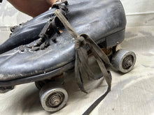 Lade das Bild in den Galerie-Viewer, Genuine Vintage Roller Skates
