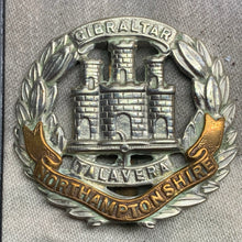 Charger l&#39;image dans la galerie, Original WW2 British Army Northamptonshire Regiment Cap Badge
