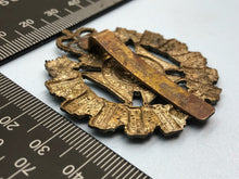 Charger l&#39;image dans la galerie, Royal Winnipeg Rifles Canadian Army Cap Badge with Queen Elizabeth&#39;s Crown
