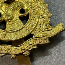 Charger l&#39;image dans la galerie, Rocky Mountain Rangers - Kloshe Nanitch - Genuine Canadian Army Cap Badge
