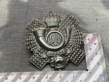 Charger l&#39;image dans la galerie, Original WW1 / WW2 British Army - Canadian Highland Light Infantry Cap Badge
